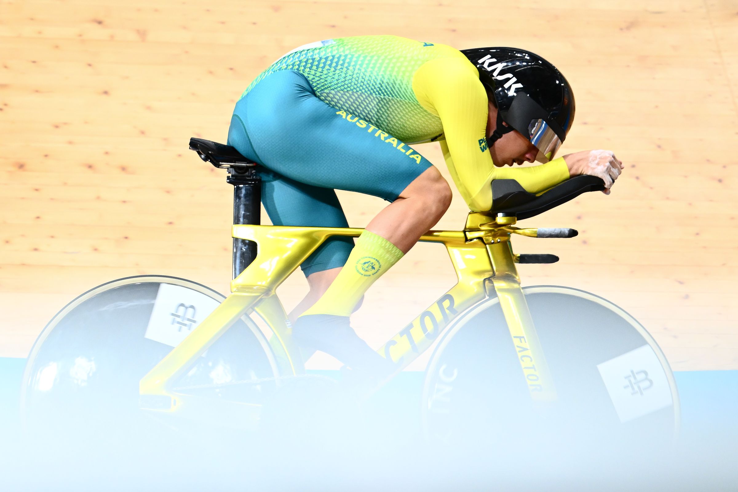 Oliver Bleddyn racing the qualification of the men's individual pursuit at the Glasgow 2026 Commonwealth Games.